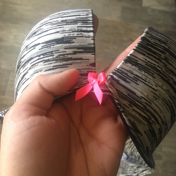 NWOT Victoria’s Secret Pink & Grey Push Up Bra Set - Picture 4 of 7